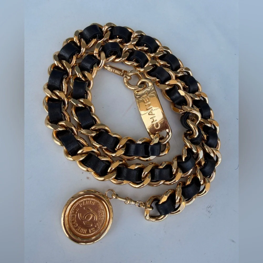 RUNWAY 24K gold plated CHANEL vintage single chain leather belt